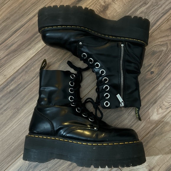 *SOLD* Dr.Martens Platform Boots - Picture 4 of 8